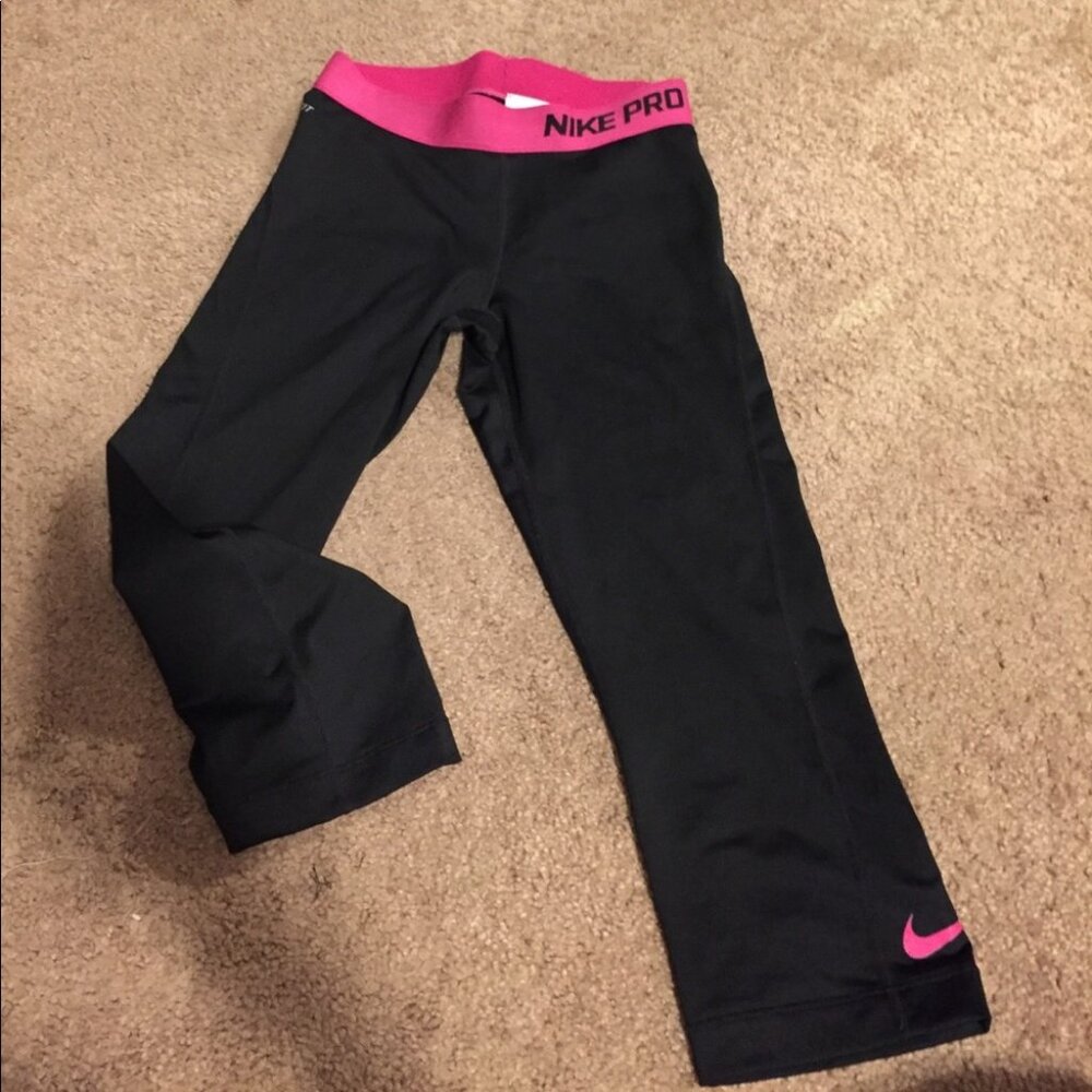 Nike pro crop leggings!